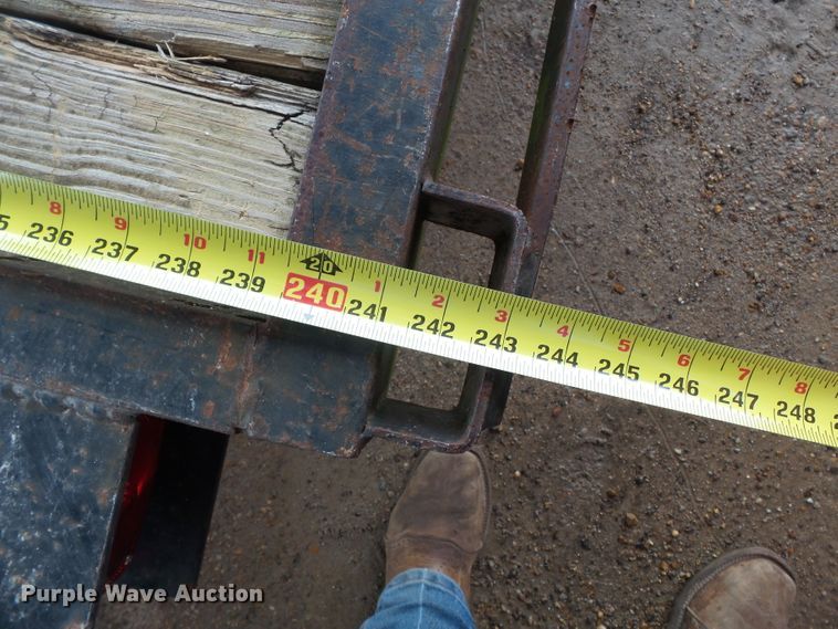 image for item DH7911 2001 R&W utility trailer