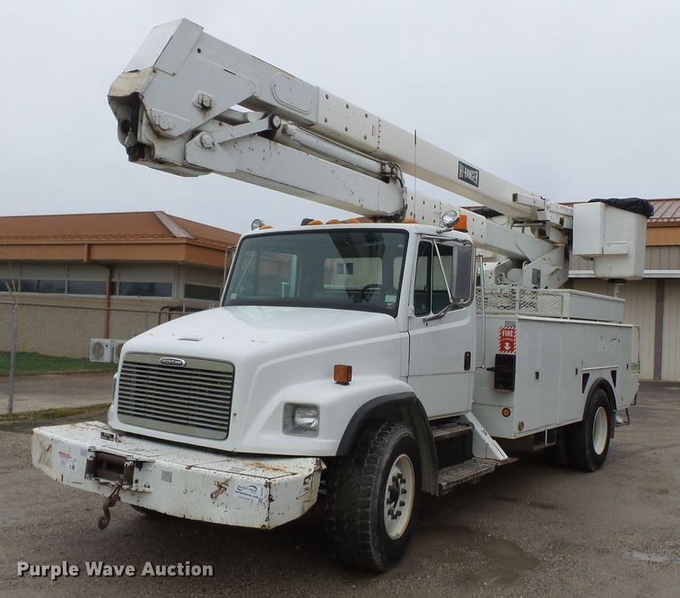 image for item DH7913 2001 Freightliner FL80 bucket truck