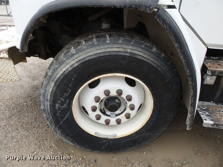 image for item DH7913 2001 Freightliner FL80 bucket truck