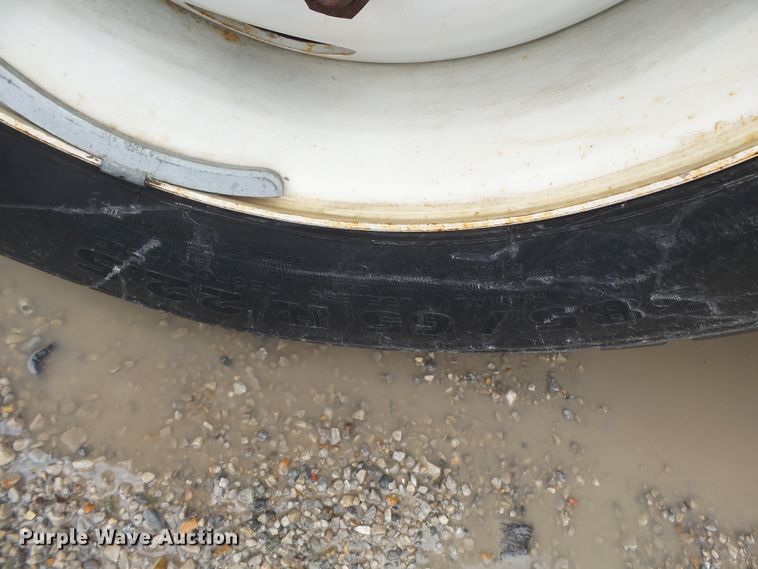 image for item DH7913 2001 Freightliner FL80 bucket truck