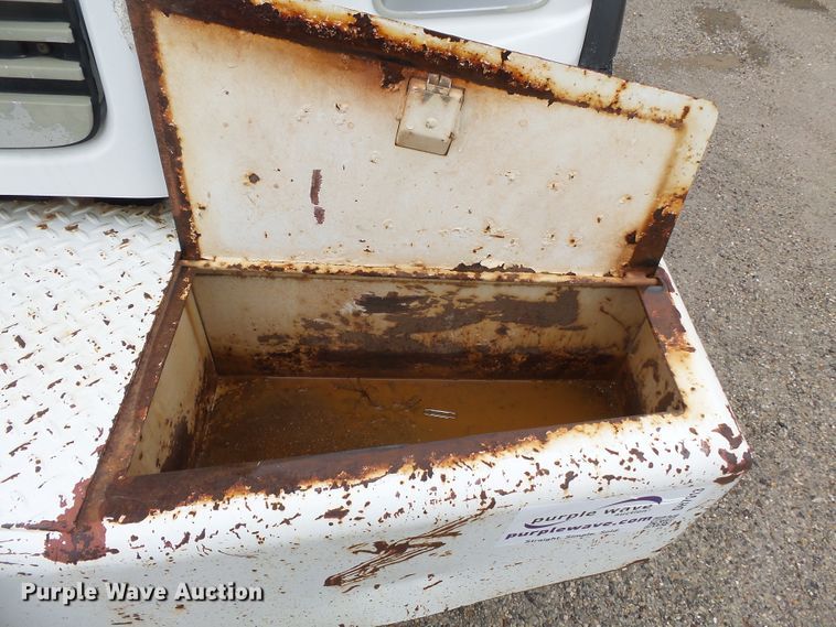 image for item DH7913 2001 Freightliner FL80 bucket truck