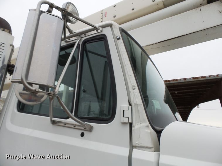 image for item DH7913 2001 Freightliner FL80 bucket truck