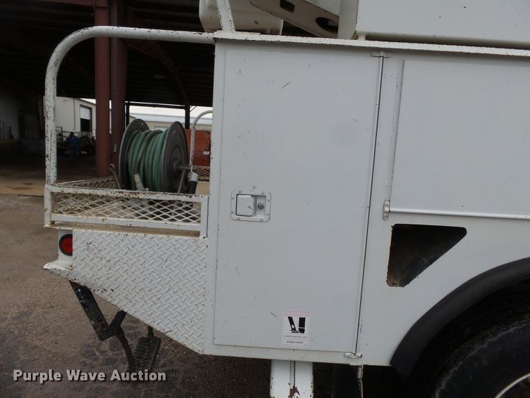 image for item DH7913 2001 Freightliner FL80 bucket truck