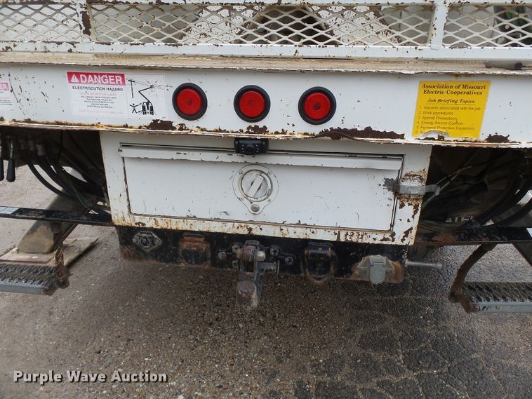image for item DH7913 2001 Freightliner FL80 bucket truck