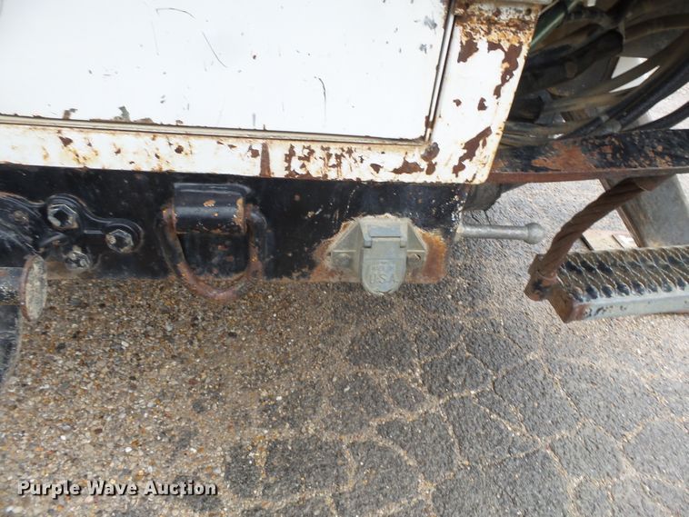 image for item DH7913 2001 Freightliner FL80 bucket truck