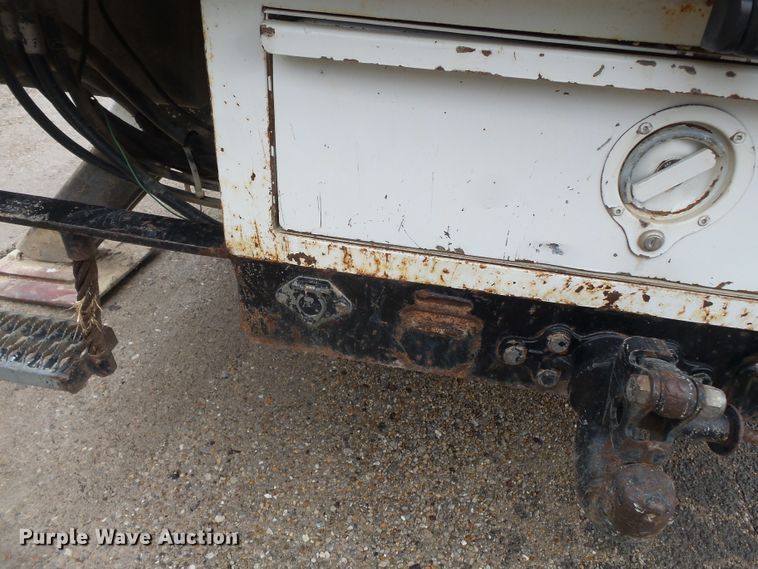 image for item DH7913 2001 Freightliner FL80 bucket truck