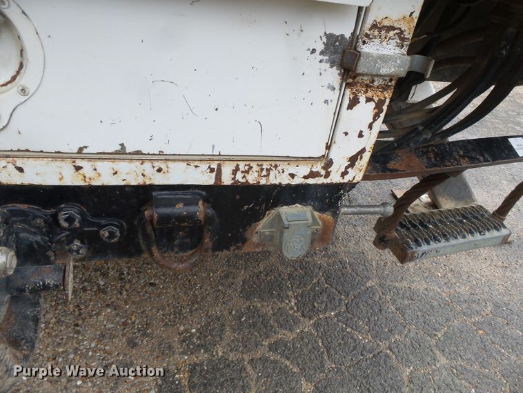 image for item DH7913 2001 Freightliner FL80 bucket truck