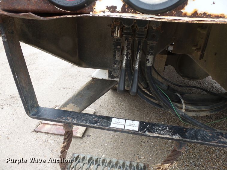 image for item DH7913 2001 Freightliner FL80 bucket truck