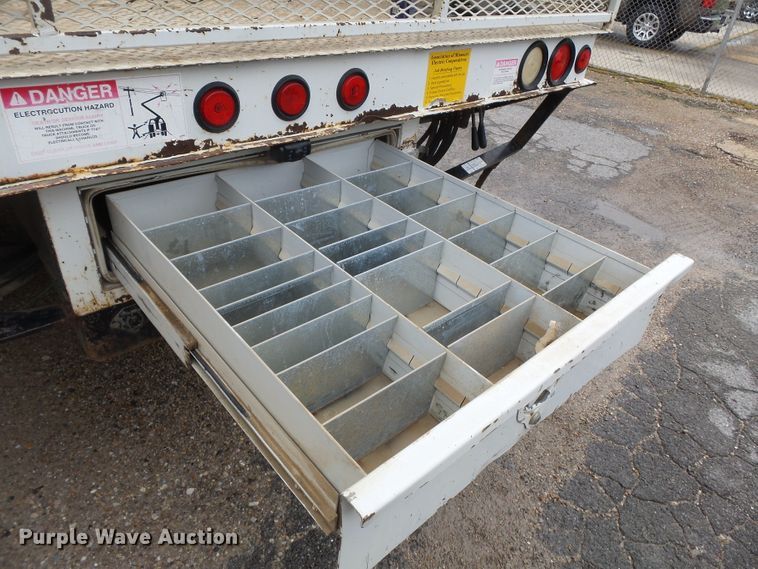 image for item DH7913 2001 Freightliner FL80 bucket truck