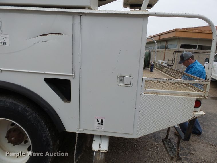 image for item DH7913 2001 Freightliner FL80 bucket truck