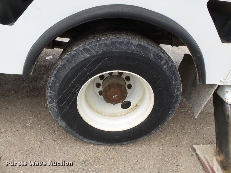 image for item DH7913 2001 Freightliner FL80 bucket truck