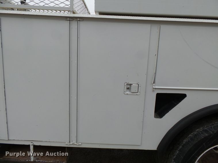 image for item DH7913 2001 Freightliner FL80 bucket truck