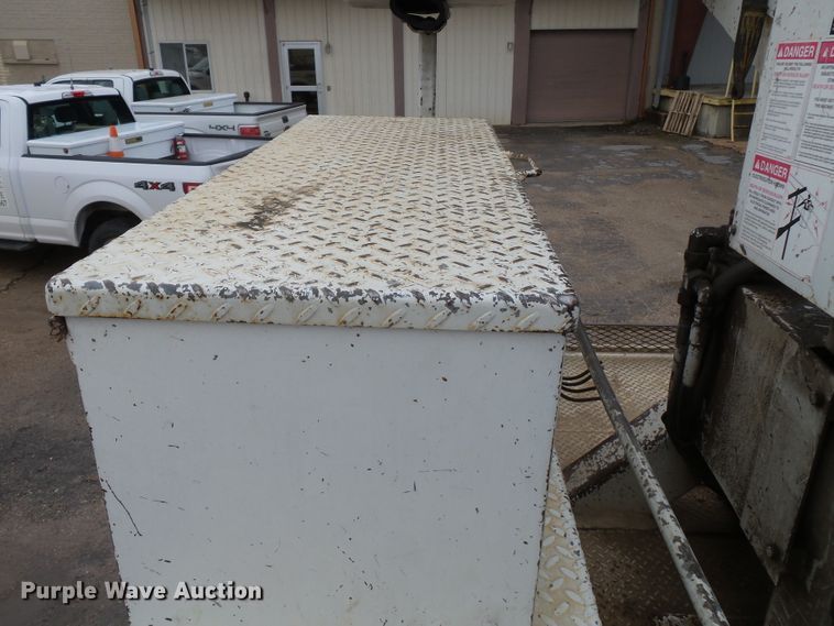 image for item DH7913 2001 Freightliner FL80 bucket truck