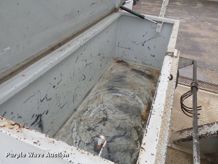 image for item DH7913 2001 Freightliner FL80 bucket truck