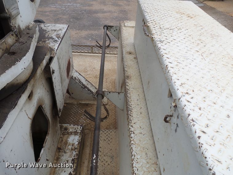 image for item DH7913 2001 Freightliner FL80 bucket truck