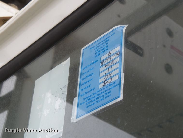 image for item DH7913 2001 Freightliner FL80 bucket truck