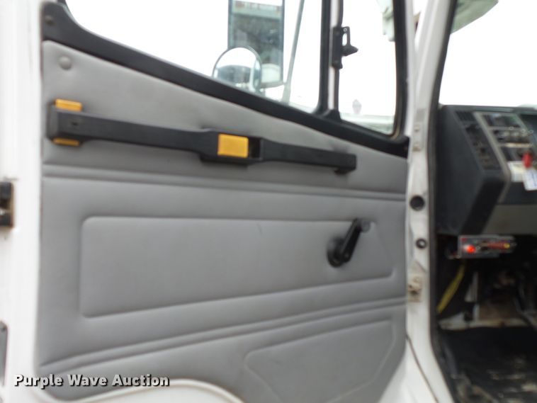 image for item DH7913 2001 Freightliner FL80 bucket truck