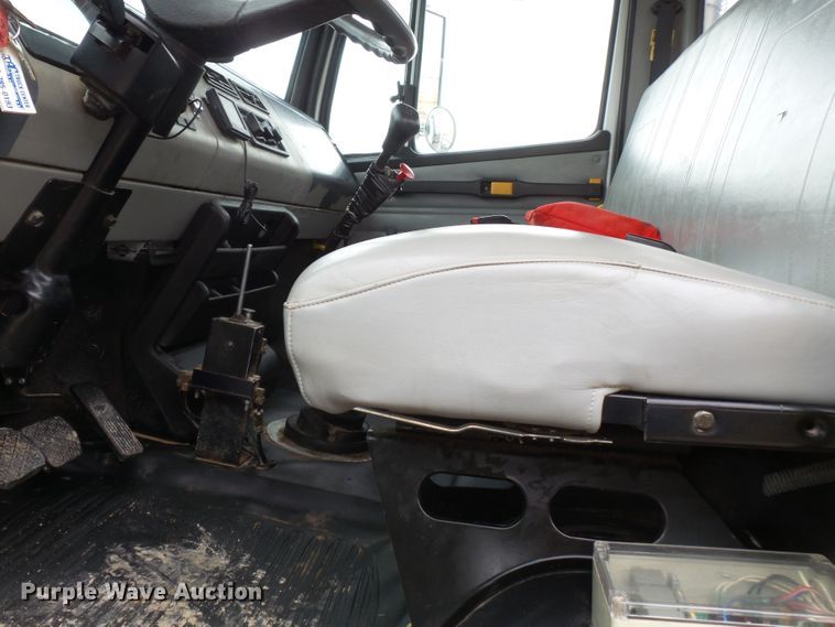 image for item DH7913 2001 Freightliner FL80 bucket truck