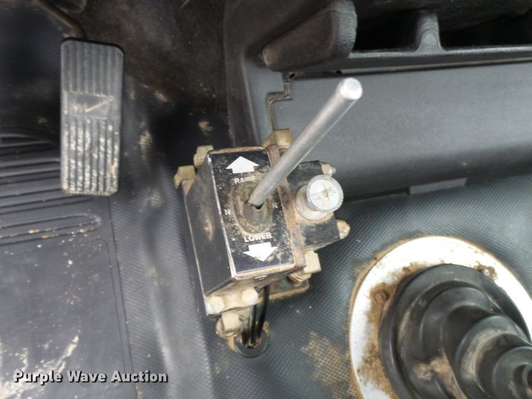 image for item DH7913 2001 Freightliner FL80 bucket truck