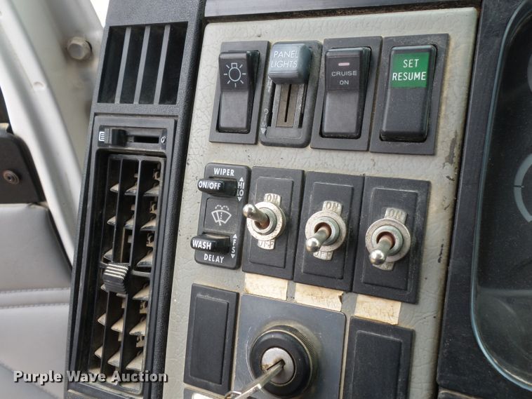 image for item DH7913 2001 Freightliner FL80 bucket truck