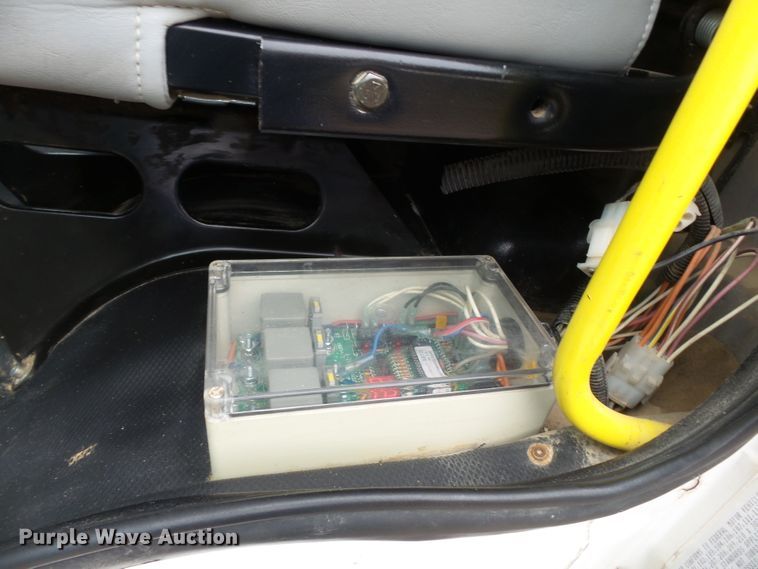 image for item DH7913 2001 Freightliner FL80 bucket truck