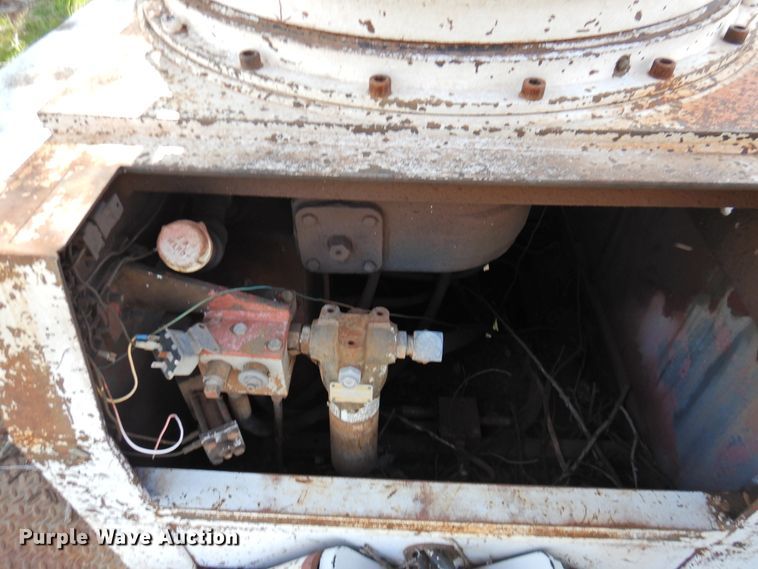 image for item DI0066 1994 Chevrolet Kodiak bucket truck