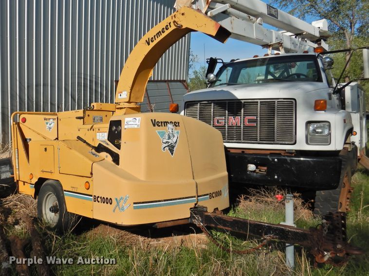image for item DI0068 2004 Vermeer BC1000XL wood chipper