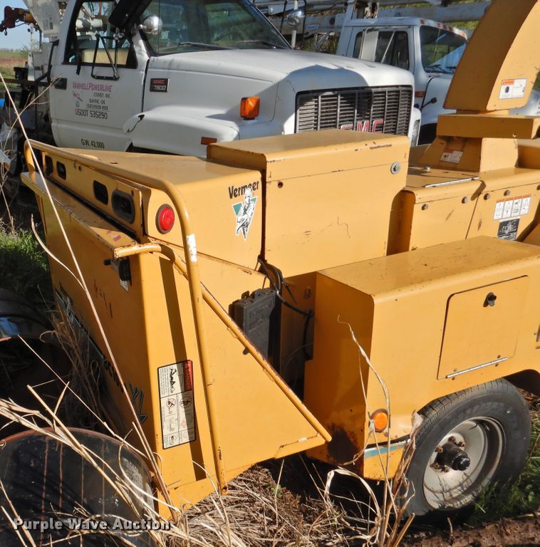 image for item DI0068 2004 Vermeer BC1000XL wood chipper