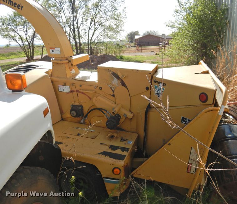 image for item DI0068 2004 Vermeer BC1000XL wood chipper
