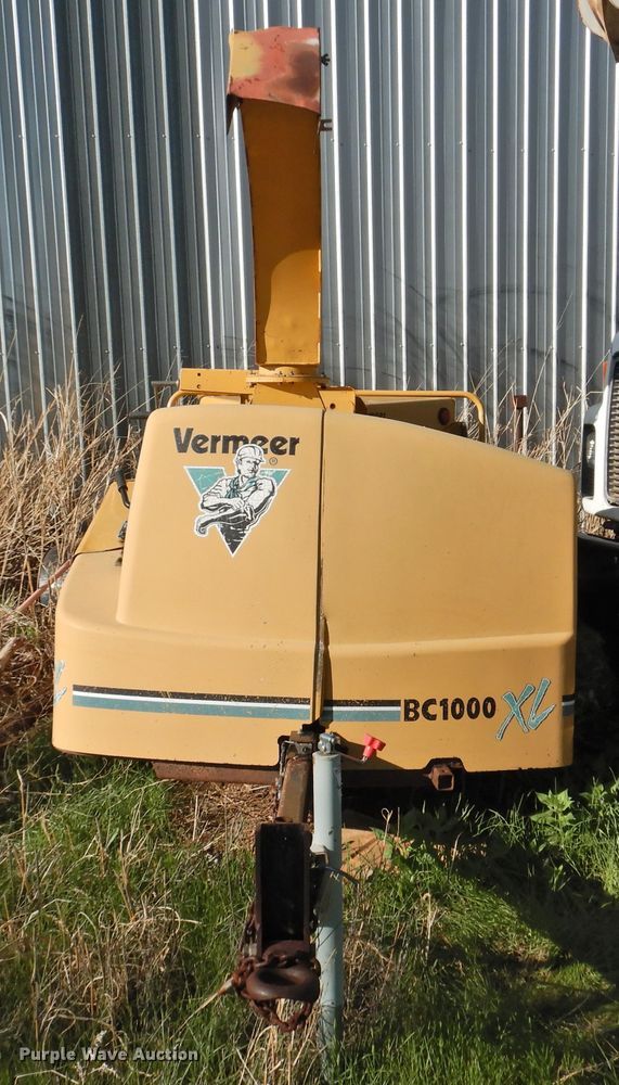image for item DI0068 2004 Vermeer BC1000XL wood chipper