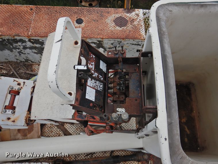 image for item DI0069 1993 Chevrolet Kodiak bucket truck