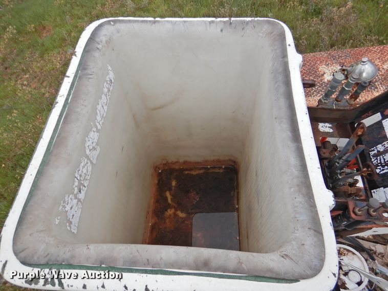 image for item DI0069 1993 Chevrolet Kodiak bucket truck