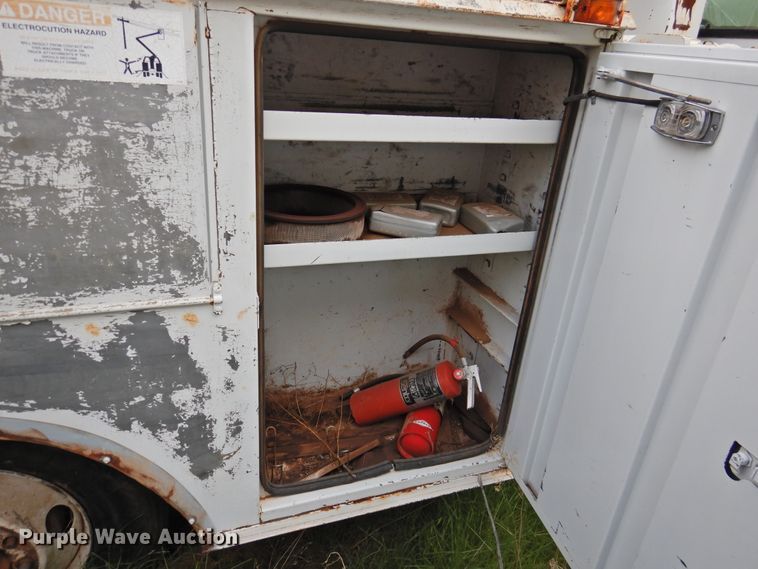 image for item DI0069 1993 Chevrolet Kodiak bucket truck