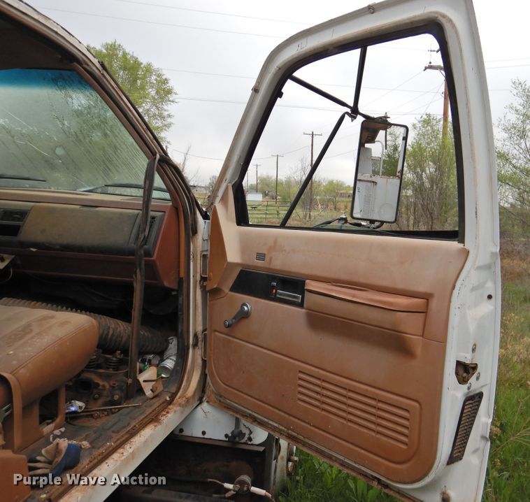 image for item DI0069 1993 Chevrolet Kodiak bucket truck