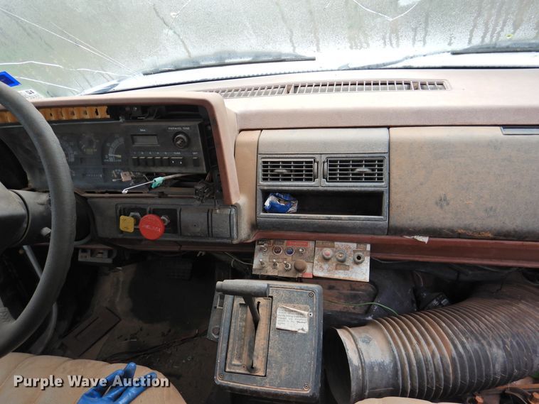 image for item DI0069 1993 Chevrolet Kodiak bucket truck