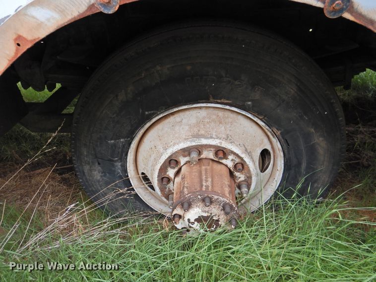 image for item DI0069 1993 Chevrolet Kodiak bucket truck