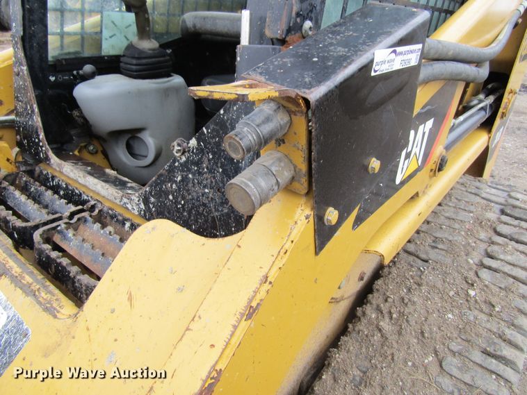 image for item FD9390 2007 Caterpillar 247B  tracked skid steer loader