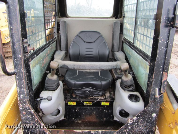 image for item FD9390 2007 Caterpillar 247B  tracked skid steer loader