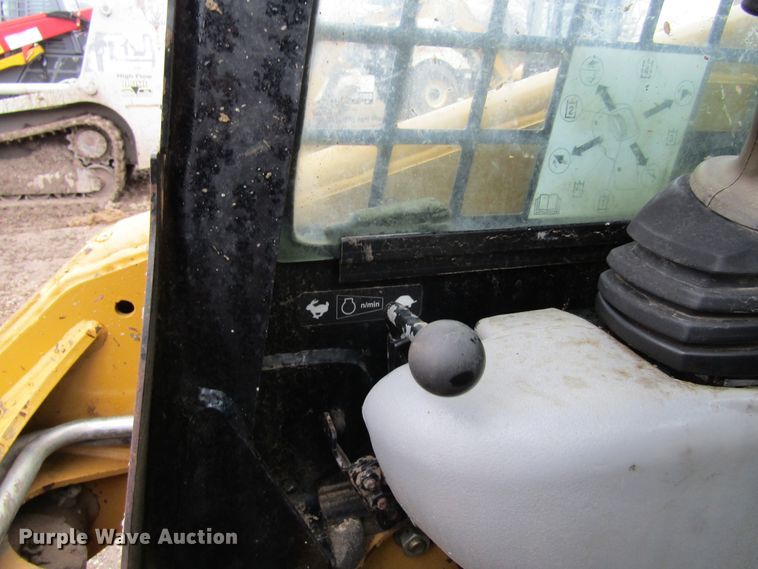 image for item FD9390 2007 Caterpillar 247B  tracked skid steer loader