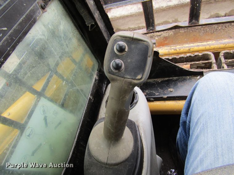 image for item FD9390 2007 Caterpillar 247B  tracked skid steer loader