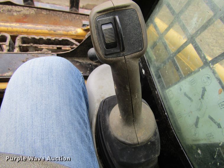 image for item FD9390 2007 Caterpillar 247B  tracked skid steer loader