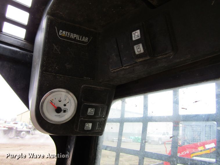 image for item FD9390 2007 Caterpillar 247B  tracked skid steer loader