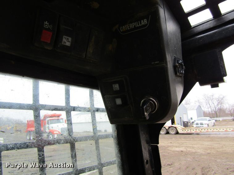 image for item FD9390 2007 Caterpillar 247B  tracked skid steer loader