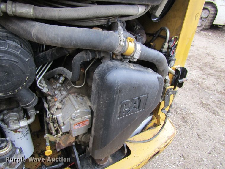 image for item FD9390 2007 Caterpillar 247B  tracked skid steer loader