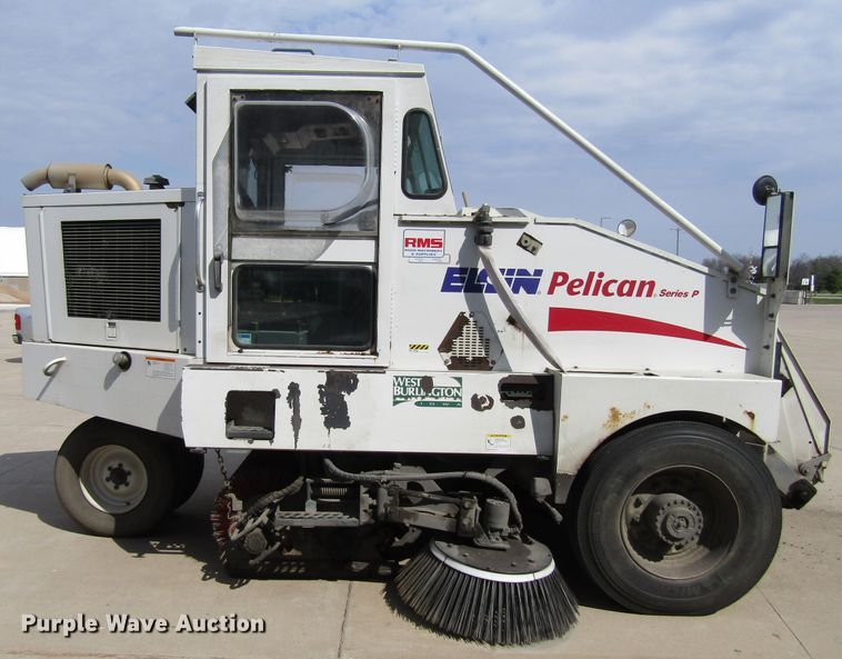 image for item FD9403 2000 Elgin Pelican Series P street sweeper