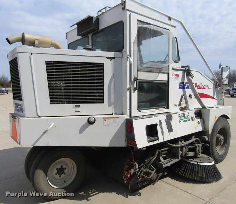 image for item FD9403 2000 Elgin Pelican Series P street sweeper