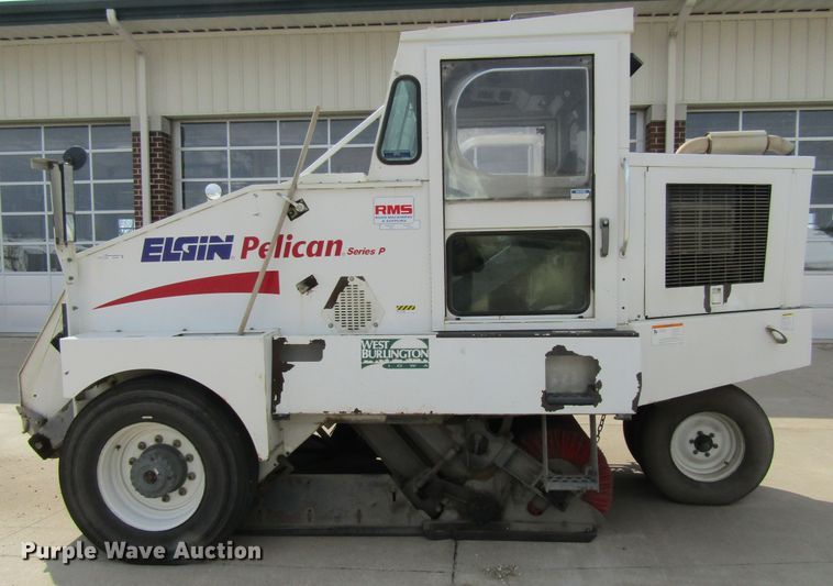 image for item FD9403 2000 Elgin Pelican Series P street sweeper