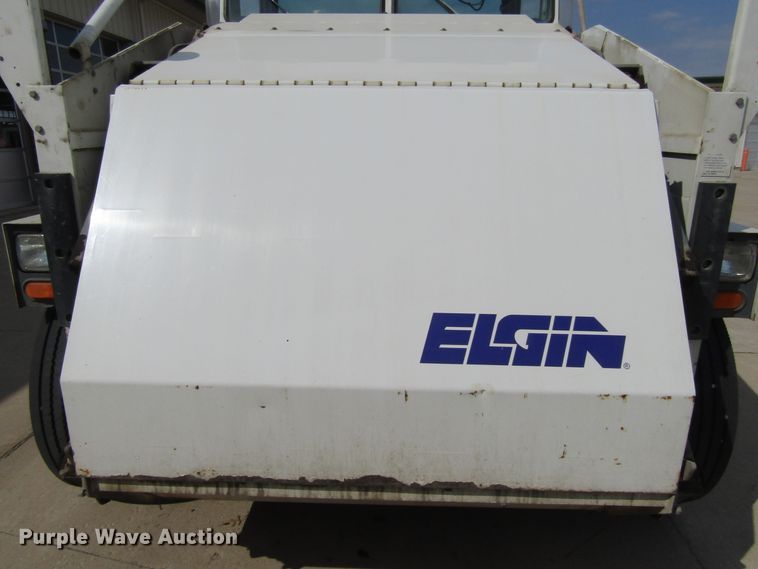 image for item FD9403 2000 Elgin Pelican Series P street sweeper