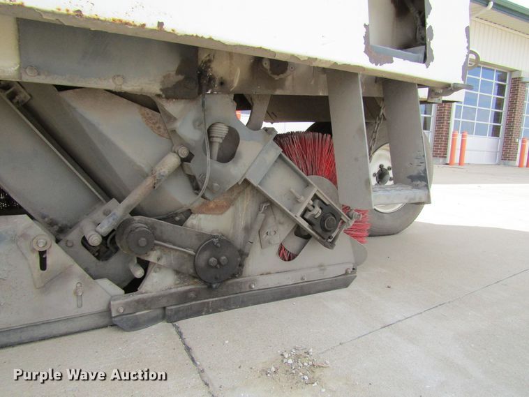 image for item FD9403 2000 Elgin Pelican Series P street sweeper