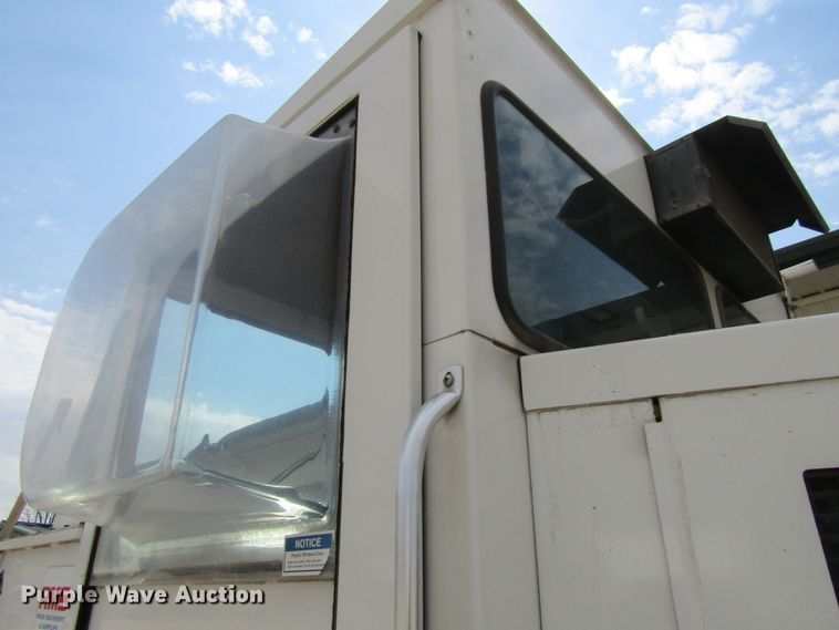 image for item FD9403 2000 Elgin Pelican Series P street sweeper